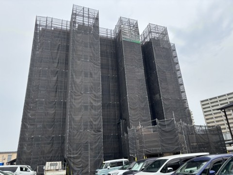 福岡市の大規模マンション　改修用足場