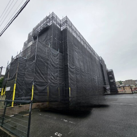 福岡市の某大規模マンション　改修用足場