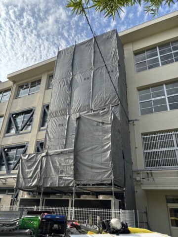 福岡市南区某学校　トイレ改造工事用足場