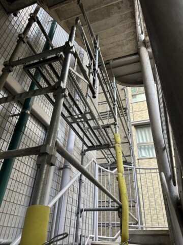 福岡市中央区某ビル　配管設置用足場