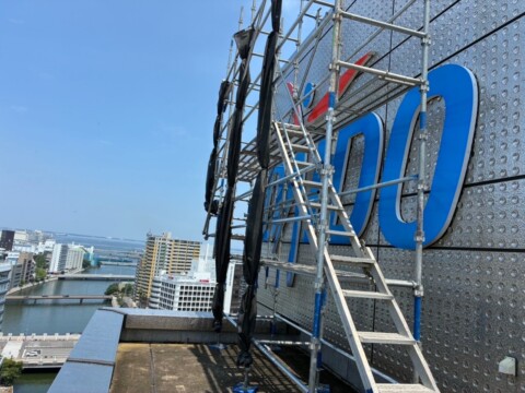 福岡市中央区某ビル　屋上看板取替工事用足場