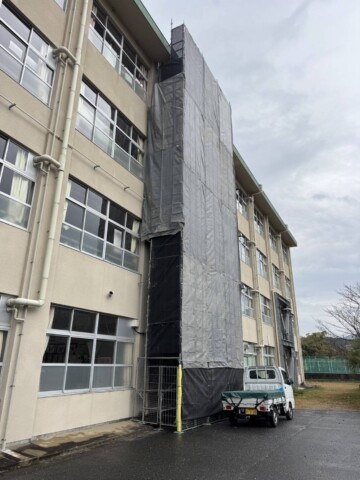 福岡市早良区某小学校　便所改造工事用足場