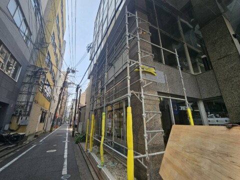 福岡市中央区某ビル店舗　シール打ち替え工事用足場