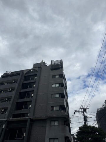 福岡市東区某マンション　漏水調査工事用足場　