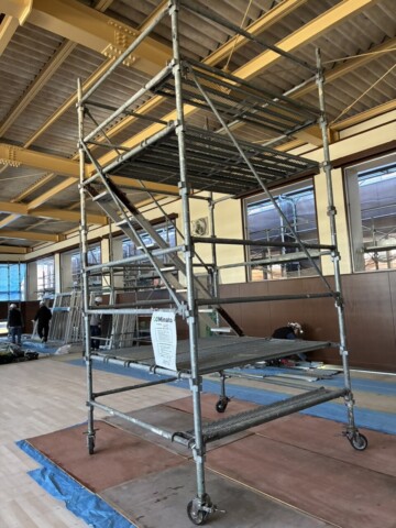 福岡市博多区某中学校　電気設備用ローリング足場