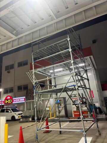 福岡県福岡市某ガソリンスタンド　部分修繕用ローリング足場