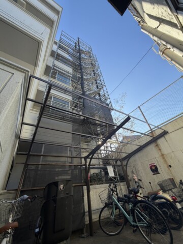 福岡県福岡市城南区某マンション　部分修繕工事用足場