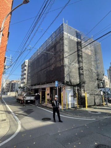 福岡県中央区某ビル　外壁改修工事用足場