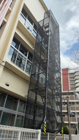 福岡県福岡市東区某保育園　部分漏水修繕工事用足場