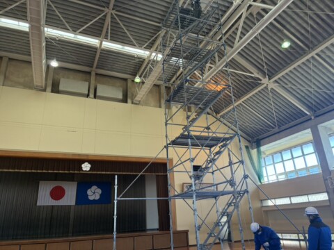 福岡県太宰府市某高校　体育館照明交換用ローリング足場
