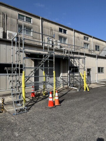 福岡県飯塚市某工場　昇降足場