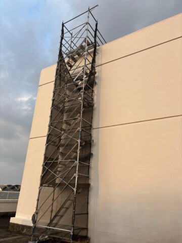 福岡県福岡市博多区某施設　屋上防水工事用昇降足場