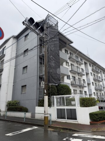 福岡県福岡市中央区某アパートバルコニー修繕工事用昇降足場