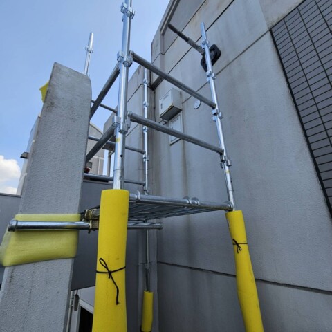 福岡市中央区某マンション階段室部分修繕工場足場