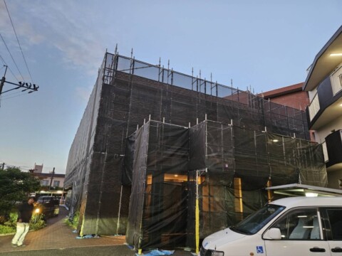 福岡県福岡市博多区某マンション　外壁改修工事用足場