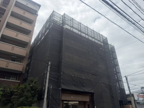 福岡県福岡市早良区某マンション　外壁修繕工事用足場