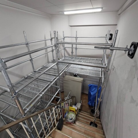 福岡県福岡市早良区某ビル内部階段修繕工事用足場
