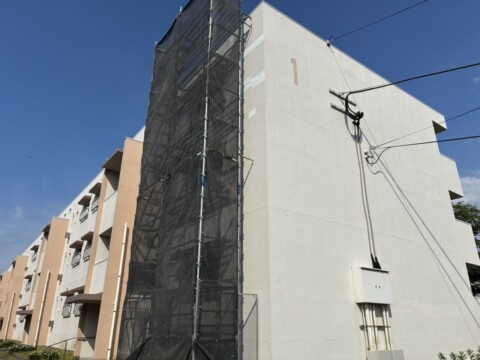 福岡県福岡市東区某団地　部分修繕工事用足場