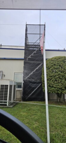 福岡県うきは市某工場　折半屋根塗り替え工事用昇降足場