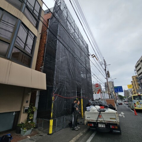 福岡県福岡市早良区某ビル　部分改修工事用足場
