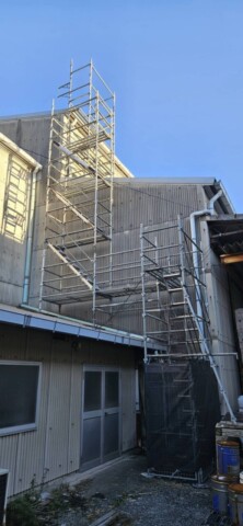 福岡県古賀市某工場　屋根修繕工事用昇降足場