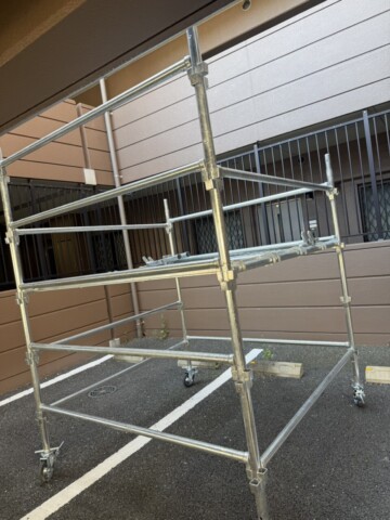 福岡県福岡市東区某マンション　部分補修工事用ローリング足場