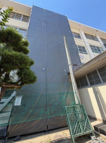 福岡県福岡市城南区某中学校　便所改造工事用足場
