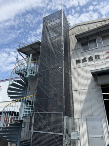 山口県下関市某工場　屋上工事用昇降足場