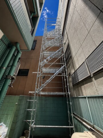福岡県福岡市博多区某施設　配管工事用足場