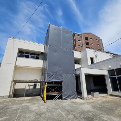 福岡県福岡市博多区某公民館　増築工事用足場