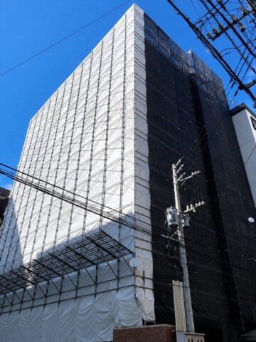 福岡県福岡市博多区某マンション　大規模修繕工事用足場