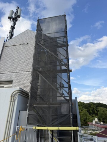 福岡県北九州市某マンション　基地局建設工事用足場