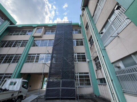 福岡県福岡市早良区某小学校部分修繕工事用足場