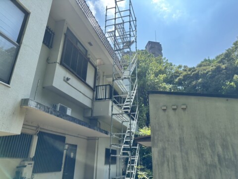 福岡県福岡市某住宅　屋上工事用昇降足場